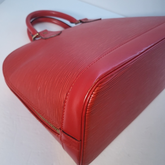 Louis Vuitton Vintage 1996 Red Epi Alma PM - Picture 9 of 17